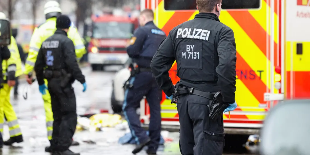 Alemania: Un coche embiste a un grupo de personas en Múnich y causa varios heridos