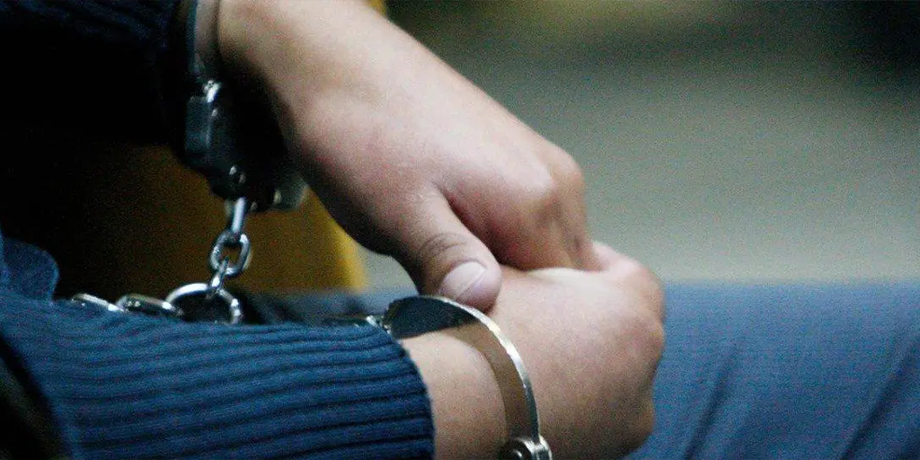 Un hombre buscado por el delito de violación fue aprehendido cuando realizaba un trámite